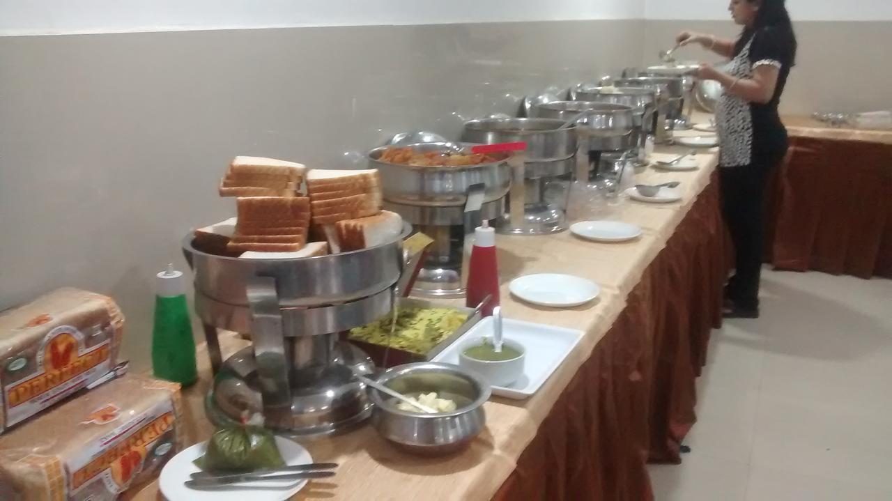 Hotel Delux Inn Агра Екстер'єр фото