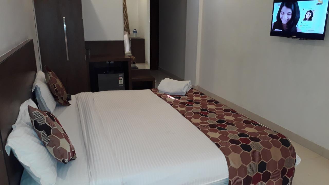 Hotel Delux Inn Агра Екстер'єр фото